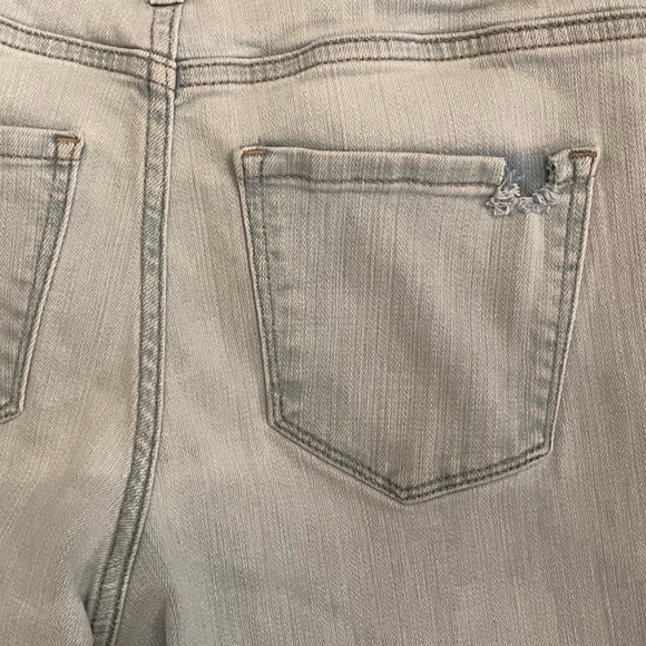 White House Black Market Everday Soft Mid-Rise Skinny Jeans- Light Wash - Picture 5 of 5